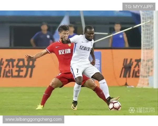 阿奇姆彭:新教练带来心态变化 我对球队保级充满信心 阿奇姆彭:新教练带来心态变化 我对球队保级充满信心