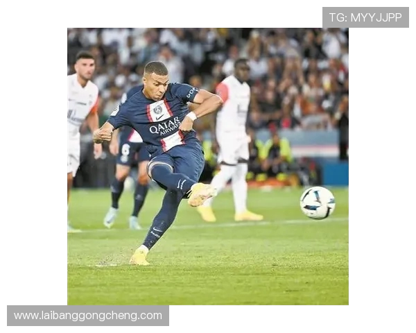 巴萨社媒晒图致敬3C：扑出姆巴佩点球瞬间成为经典时刻