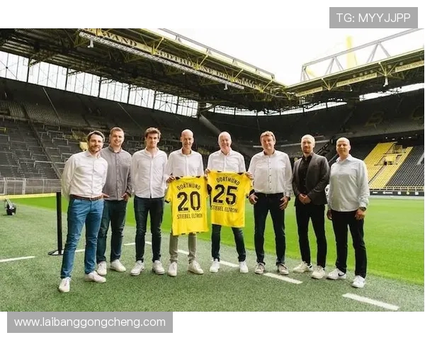 英媒称曼联或续约衣袖赞助商DXC新合同有望维持原有高额赞助 英媒称曼联或续约衣袖赞助商DXC新合同有望维持原有高额赞助