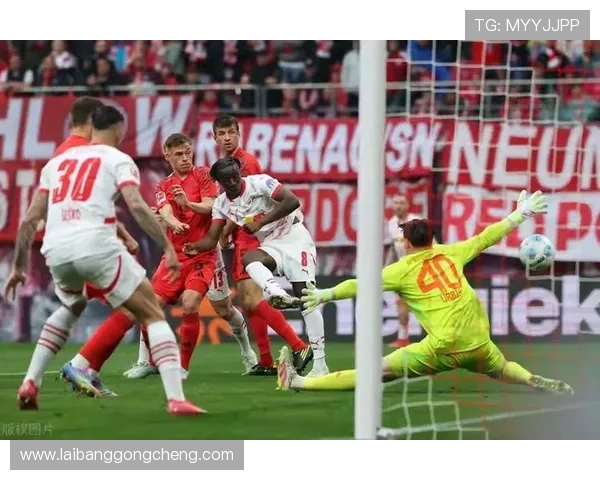 莱比锡半场领先斯图加特 沙博特意外自摆乌龙送礼助攻比分一零 莱比锡半场领先斯图加特 沙博特意外自摆乌龙送礼助攻比分一零